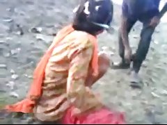 Tatlı Japon seksi büyük bir penis rides