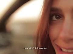 Kremsi beyaz kedi becerdin asılı canavar tarafından bbc