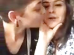 Büyük bir horoz sürme sırasında nazik Asya hottie inliyor