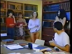 Birçok erkek gloryhole içinde emme fahişe karısı
